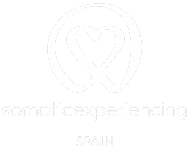 Logo de Somatic Experiencing Spain para la cabecera de la web en color blanco