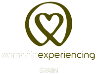 Logo de Somatic Experiencing Spain en formato oscuro para el pie de página